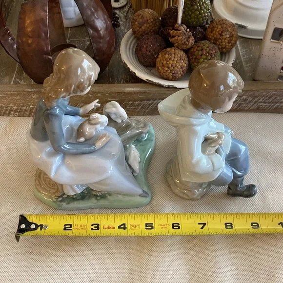 Vintage collectables Nao lladro Girl and boy with rabbits Daisa 1987